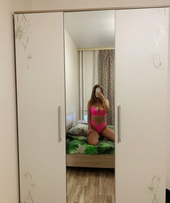 У меня есть опыт и нежные ручки, которые нежно разгадают все твои сокровенные желания. Я сделаю все возможное, чтобы ты почувствовался особенным и доволен нашей встречей. Мои услуги включают классический и эротический массаж, глубокий минет и страстный секс. У меня есть отличные отзывы и фото, которые подтверждают мой статус лучшей индивидуалки в Москве. Открой для себя новые эмоции и наслаждение со мной! Алиса